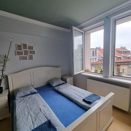 Big 4 Room Huge Apartment Братислава Екстер'єр фото
