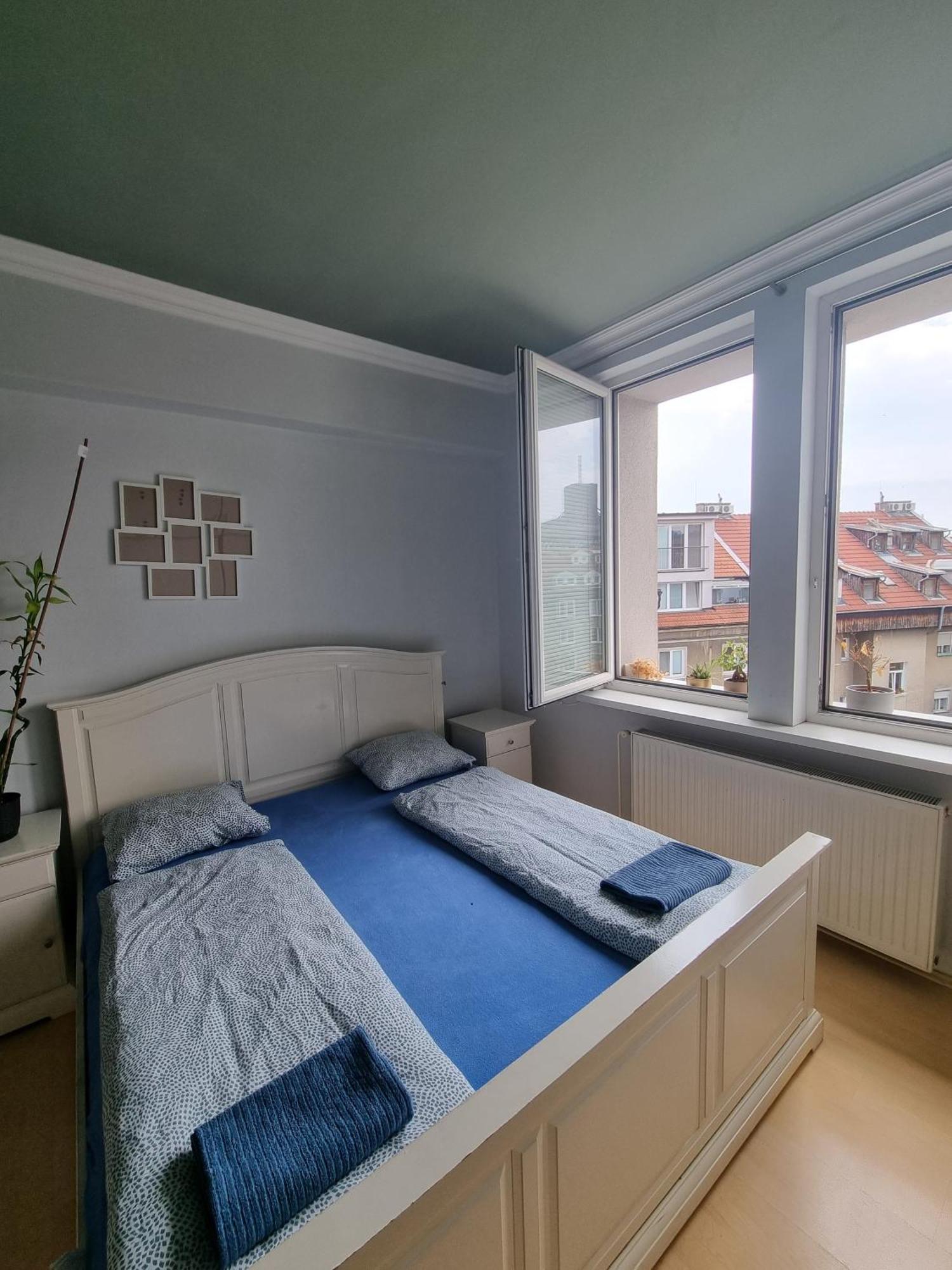 Big 4 Room Huge Apartment Братислава Екстер'єр фото