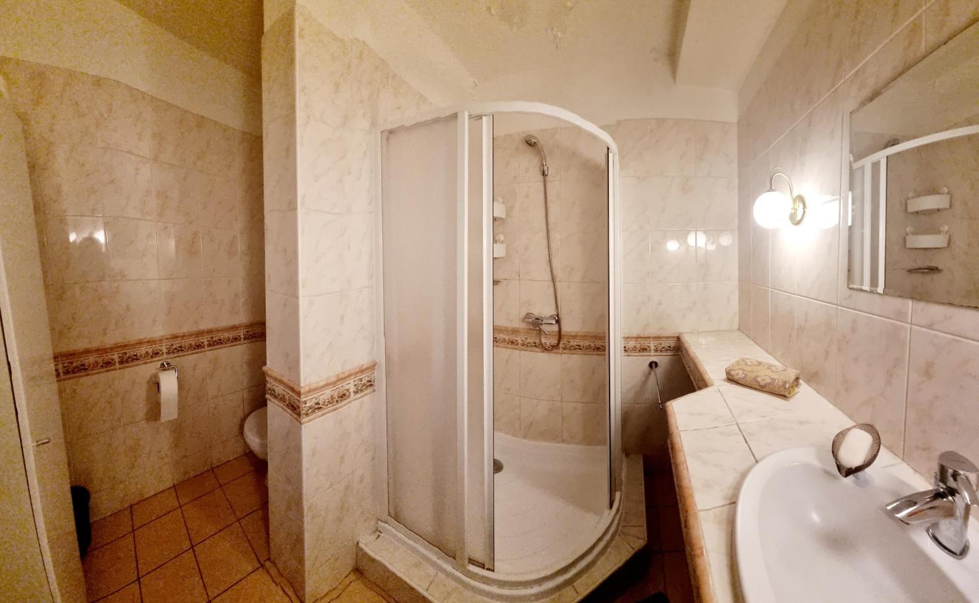 Big 4 Room Huge Apartment Братислава Екстер'єр фото