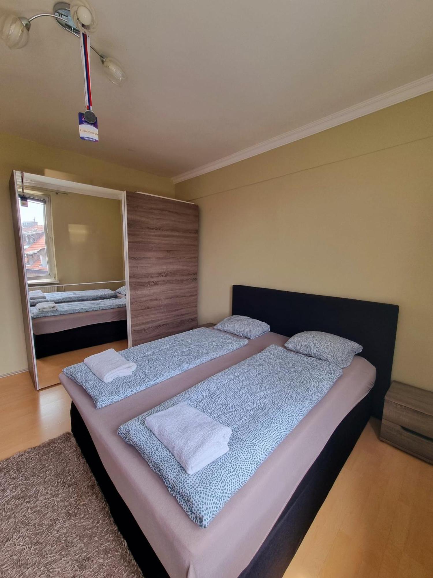 Big 4 Room Huge Apartment Братислава Екстер'єр фото