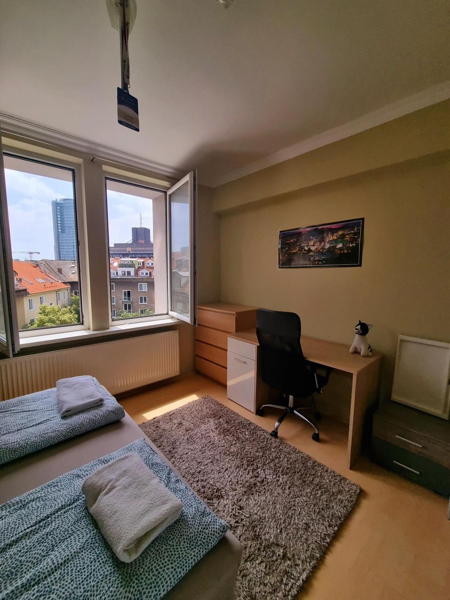 Big 4 Room Huge Apartment Братислава Екстер'єр фото